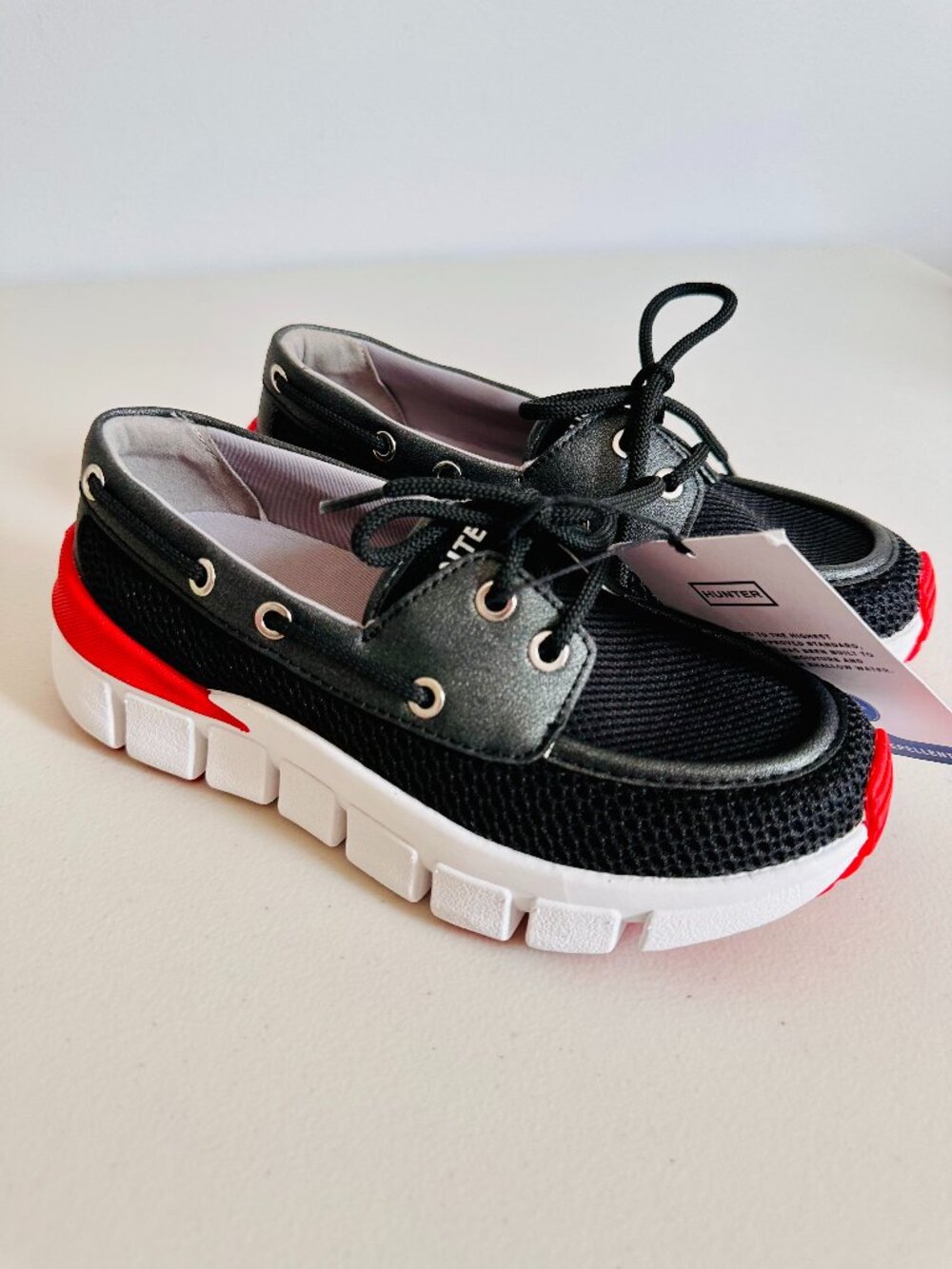 NEW HUNTER SASA SLIP-ON BLACK RED AND WHITE WATER RESISTANT BOAT SHOES SIZE 5M
